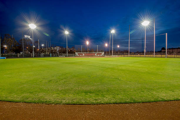 ソフトボールフィールド - softball field ストックフォトと画像