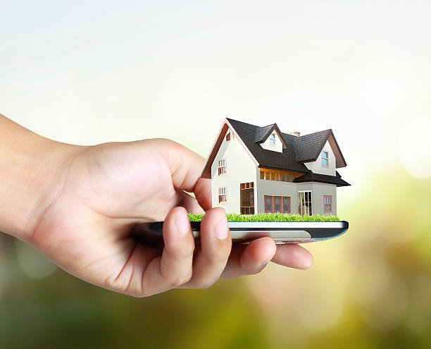istock house on a mobile phone, in hand 509608493