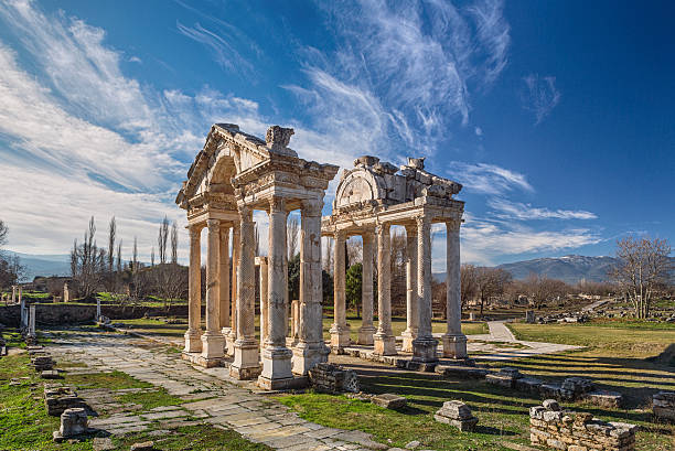 tetrapylon из афродисиас, турция - architecture anatolia ancient civilization ancient greece стоковые фото и изображения