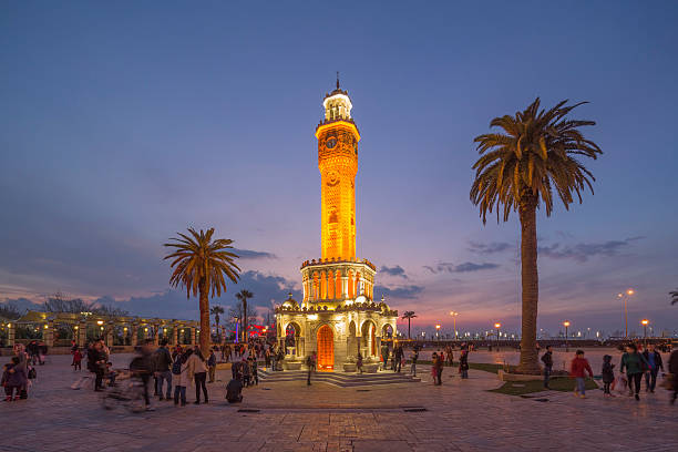 torre dell'orologio konak piazza, izmir,, turchia - izmir turkey konak clock tower foto e immagini stock