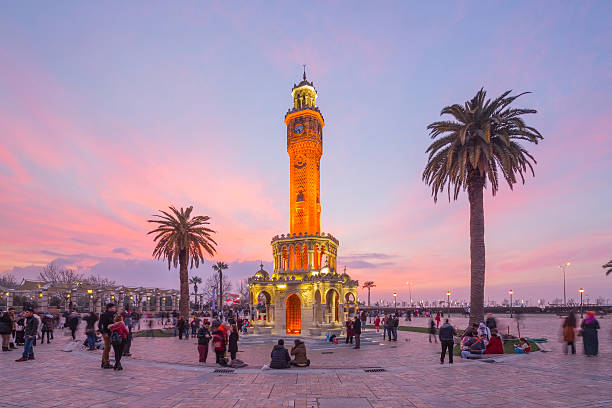 torre dell'orologio konak piazza, izmir,, turchia - izmir turkey konak clock tower foto e immagini stock