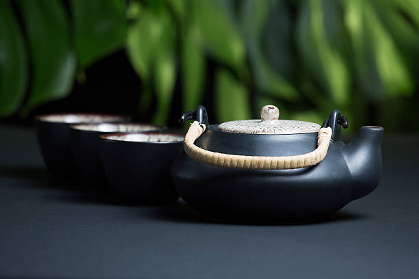 istock Black ceramic teapot with cups and steam 509620768
