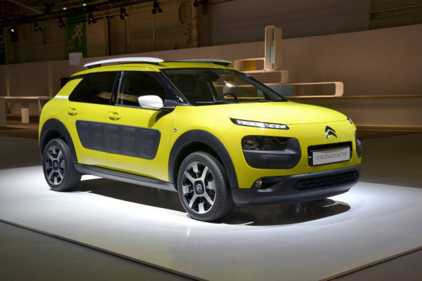 c4-citroën c4 cactus nella stampa internazionale di lancio - hatchback car c4 citroen foto e immagini stock