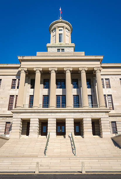 edifício capitólio do estado do tennessee - nashville tennessee state capitol building federal building imagens e fotografias de stock