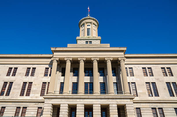 edifício capitólio do estado do tennessee - nashville tennessee state capitol building federal building imagens e fotografias de stock