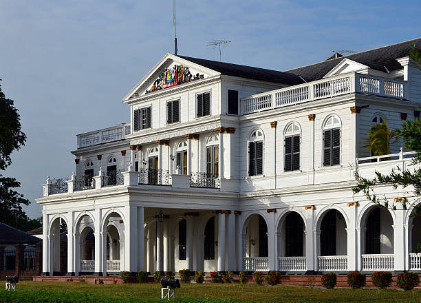 suriname, paramaribo : palazzo presidenziale - dutch colonial foto e immagini stock