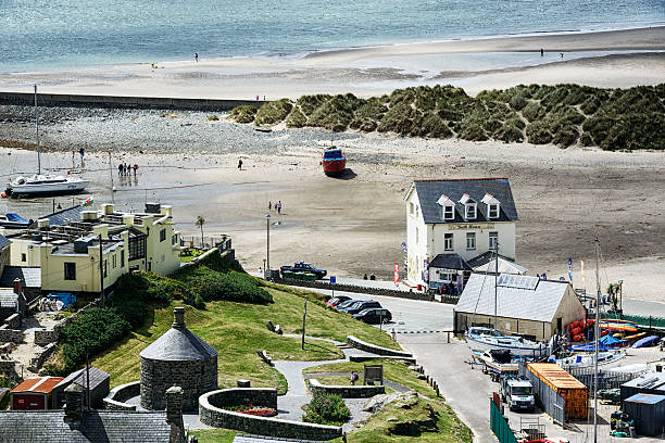 nadmorska miejscowość w walii - wales beach editorial people zdjęcia i obrazy z banku zdjęć