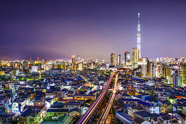 ciudad de tokio en japón en sumida - tokyo tower shinjuku ward tokyo prefecture communications tower fotografías e imágenes de stock