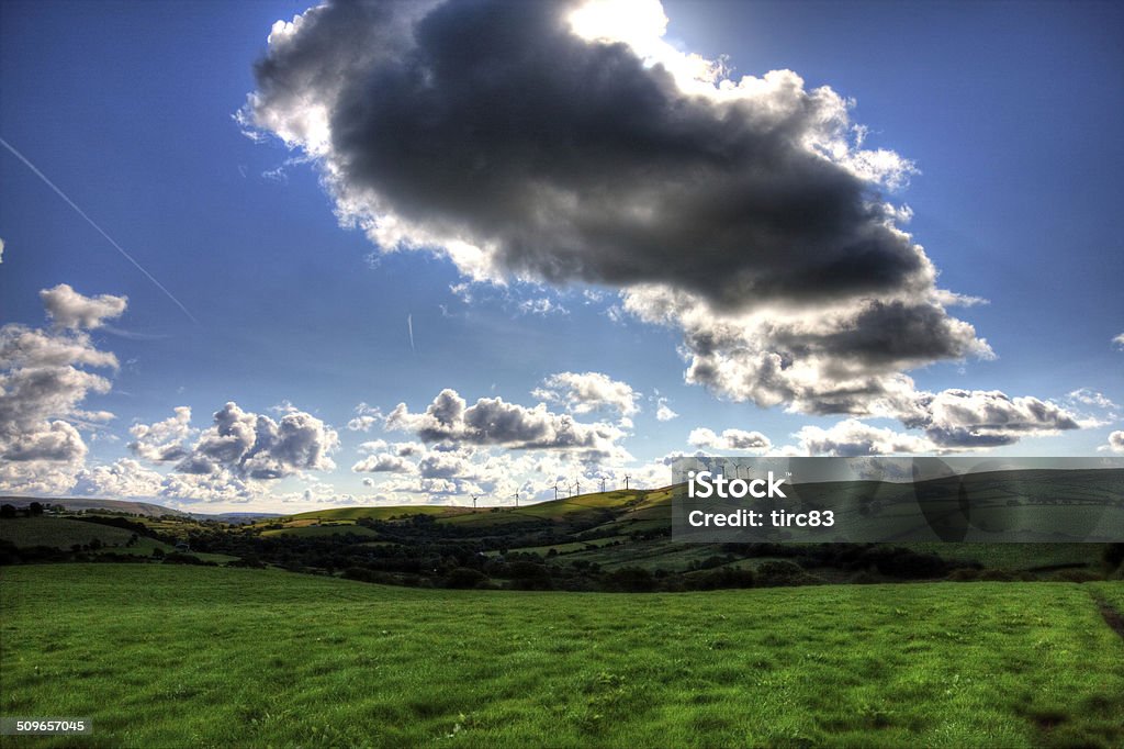 Sunburst acima do vales galês - Foto de stock de Azul royalty-free