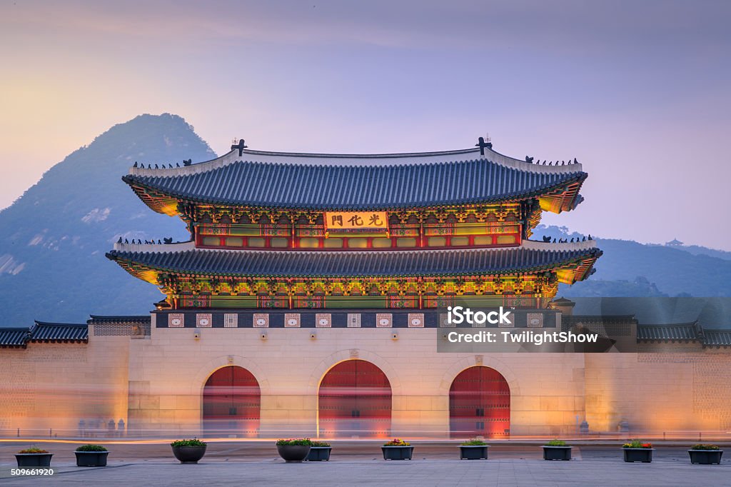 Le palais de Gyeongbokgung crépuscule, coucher de soleil - Photo de Séoul libre de droits