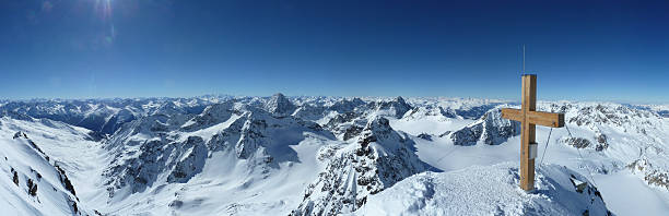 gipfel des piz buin - silvretta stock-fotos und bilder