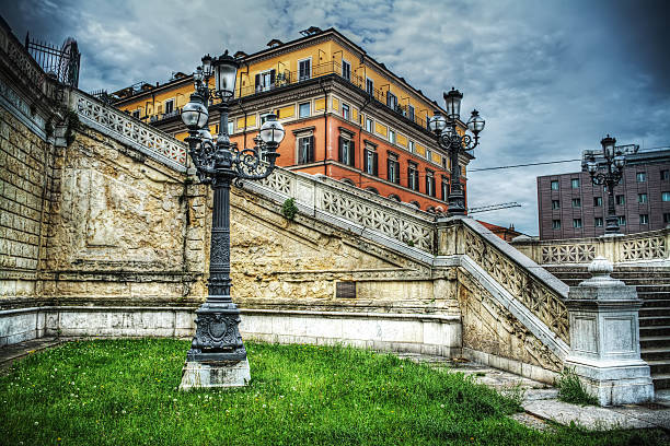 poste de luz e escadas em montagnola parque - montagnola - fotografias e filmes do acervo