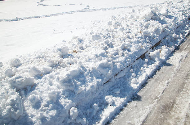 istock Freshly plowed snow on the edge 509668726
