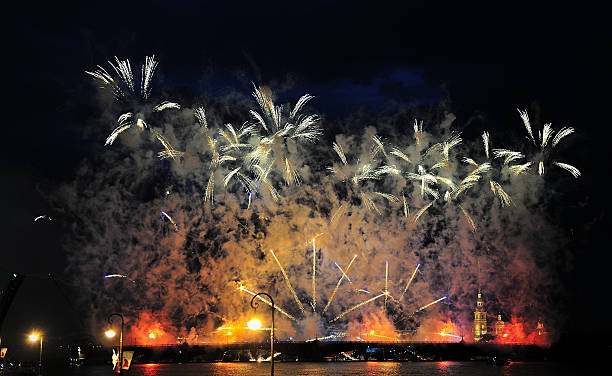 fogos de artifício sobre a cidade de st. petersburg - laser firework display performance showing imagens e fotografias de stock