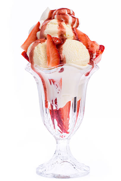 istock Ice cream sundae with vanilla ice cream and strawberries 509681354