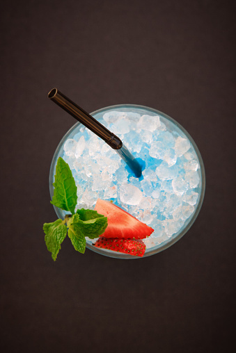 Blue summer coktail, crushed Ice and garnish