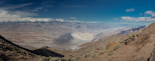 vue panoramique de la vallée de la mort - panamint range photos et images de collection