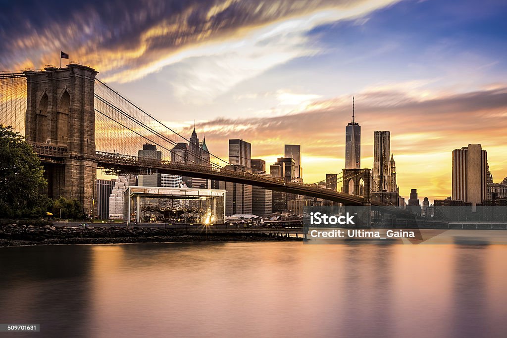 Ponte di Brooklyn al tramonto - Foto stock royalty-free di Ponte di Brooklyn