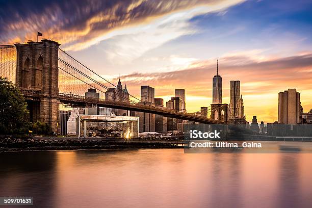 Ponte Di Brooklyn Al Tramonto - Fotografie stock e altre immagini di Ponte di Brooklyn - Ponte di Brooklyn, Tramonto, Orizzonte urbano