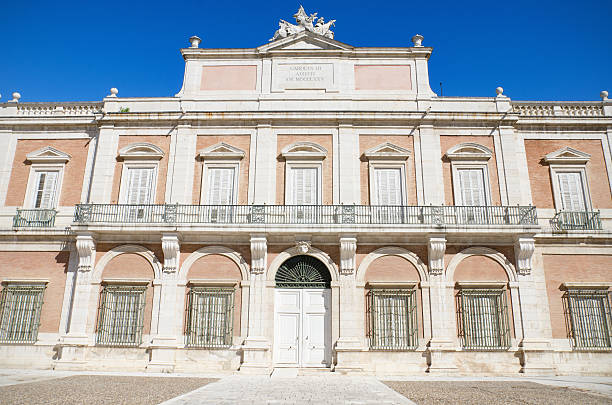 le palais royal d'aranjuez, madrid, espagne. - madrid built structure house spain photos et images de collection