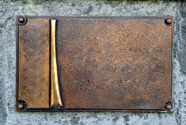 Grunge brass plate, empty frame, blank space background usage Grunge brass plate frame, empty space, blank background usage bronze plaque texture stock pictures, royalty-free photos & images