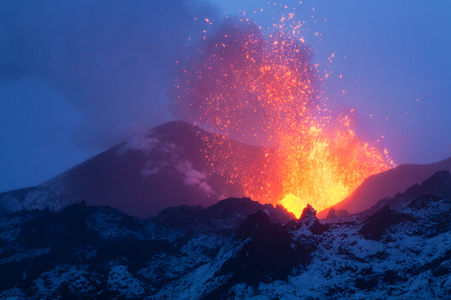 View at night of a volcanic eruption