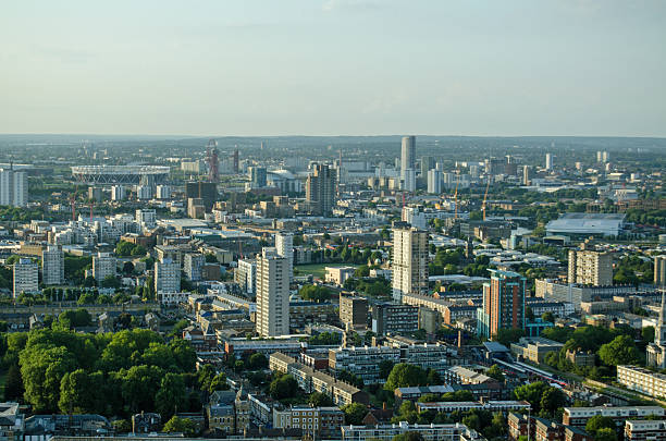 vue aérienne de l'est de londres - east london photos et images de collection