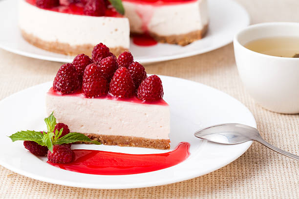 cheesecake - baked cheese topping photos et images de collection