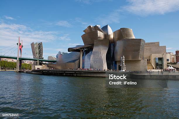 Museo Guggenheim De Bilbao Foto de stock y más banco de imágenes de Arquitectura - Arquitectura, Bilbao, Delante de