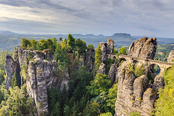 bastión puente saxonia cerca de dresden - basteifelsen fotografías e imágenes de stock