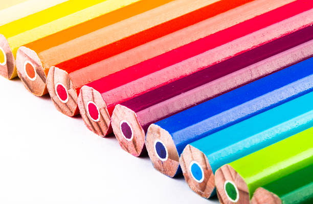 Crayons de couleurs différentes sur fond blanc - Photo