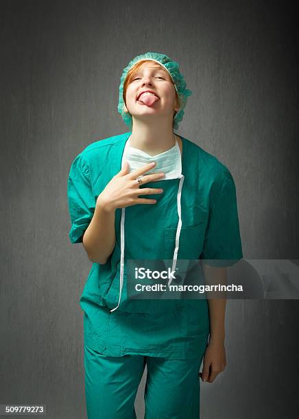 Cirujano Hecho De Gente De Broma Foto de stock y más banco de imágenes de Adulto - Adulto, Belleza, Boca humana