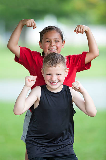 강력한 kids - child flexing muscles little boys human muscle 뉴스 사진 이미지