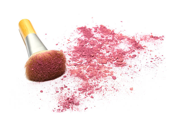 istock Make up brush with pink powder isolated on white 509794390