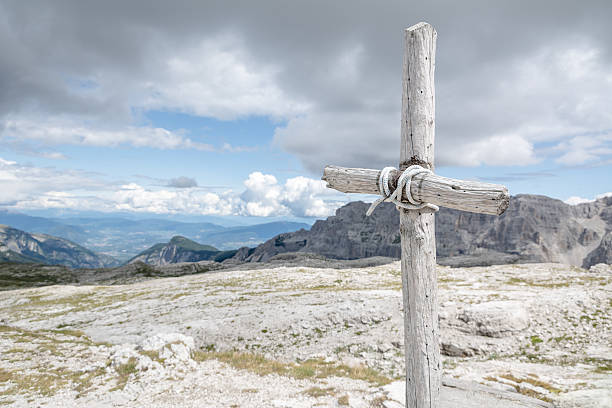 istock Cross with sky and mountains in background 509798102