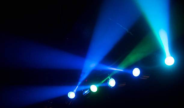 iluminação de palco multicolorida - laser nightclub performance illuminated - fotografias e filmes do acervo