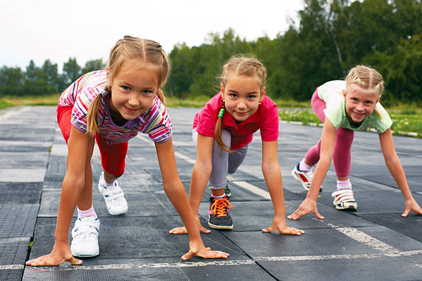 girls starting to run on track