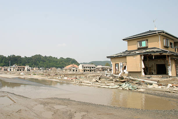 terramoto de maremoto japão 2011 ishinomaki cidade de destruição - ishinomaki imagens e fotografias de stock