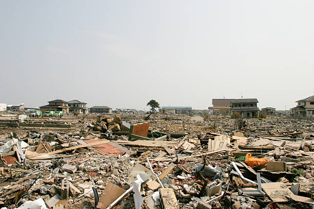 япония землетрясение, цунами разрушений 2011 исиномаки город - ishinomaki стоковые фото и изображения