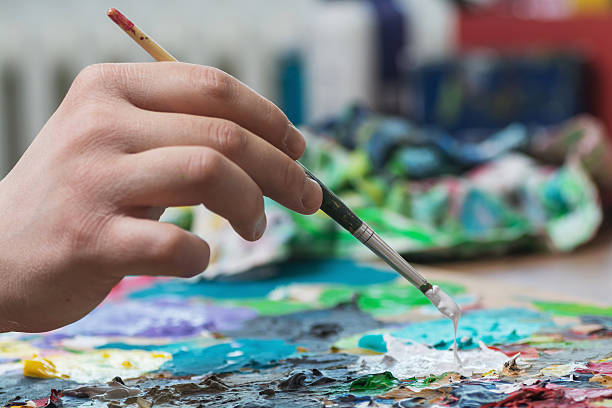 istock Artist painting 509858110