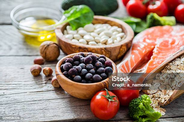 Auswahl An Speisen Das Ist Gut Für Das Herz Stockfoto und mehr Bilder von Gesunde Ernährung - Gesunde Ernährung, Gesunder Lebensstil, Garkochen