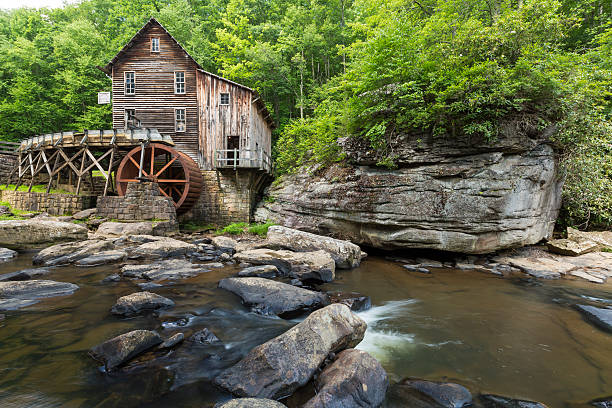 riacho de clareira no mato grist mill - babcock state park imagens e fotografias de stock