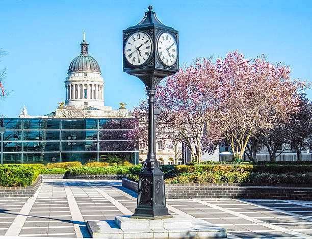 Courtyard in Hackensack A classic street clock in a courtyard close to the Bergen County courthouse in Hackensack NJ. new jersey stock pictures, royalty-free photos & images