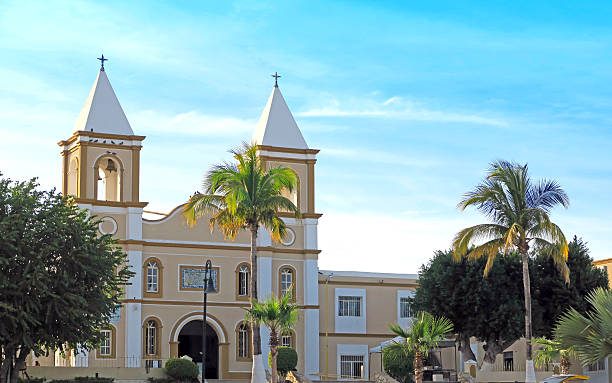 iglesia católica y la misión de san josé del cabo - town san jose del cabo mexico color image fotografías e imágenes de stock