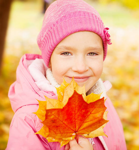 istock Girl at autumn 509895529