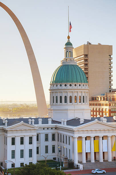 istock Downtown St Louis, MO with the Old Courthouse 509907046