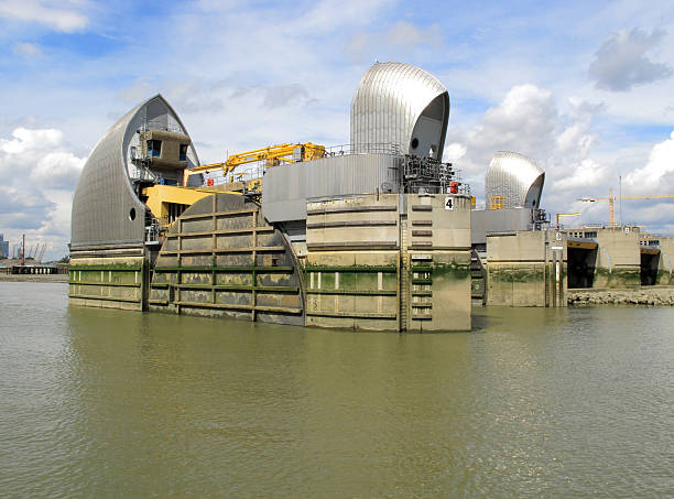 tidal barreira do tâmisa - thames river thames barrier london england boundary - fotografias e filmes do acervo