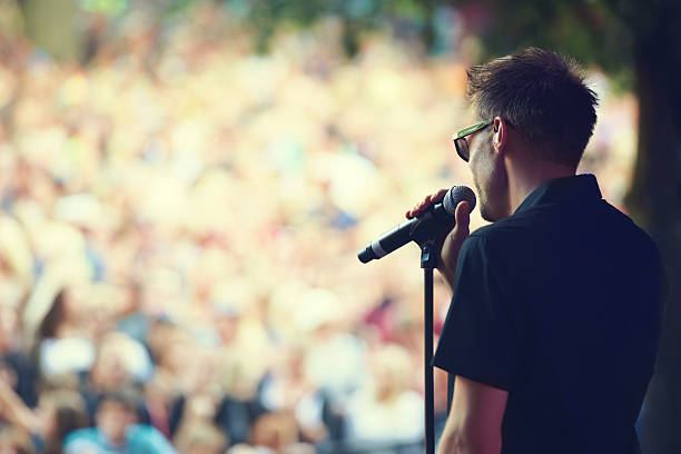 istock Singing to a sea of faces 509919247