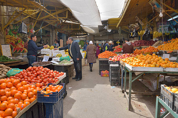 mercato di prodotti agricoli di amman, giordania - jordan amman market people foto e immagini stock