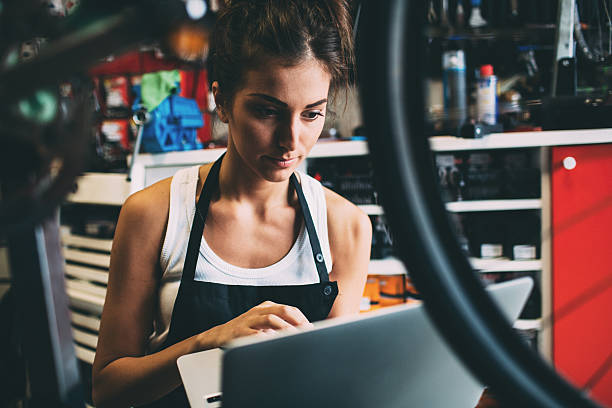 istock Female Bicycle Mechanic 509932284